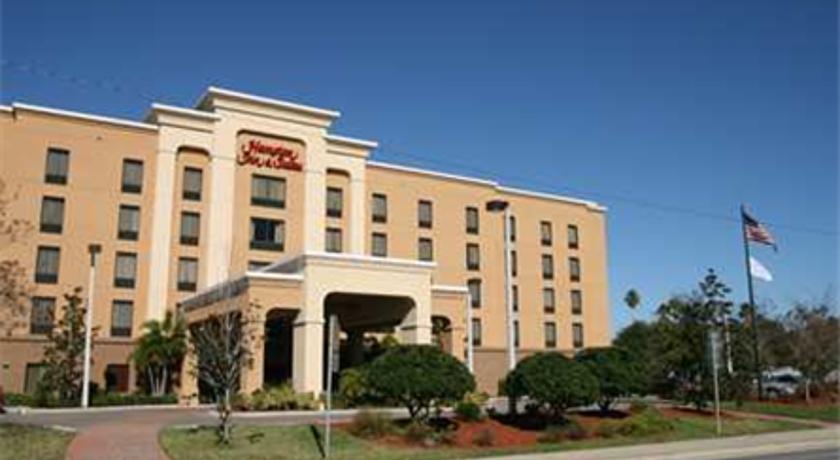 Hampton Inn & Suites Largo