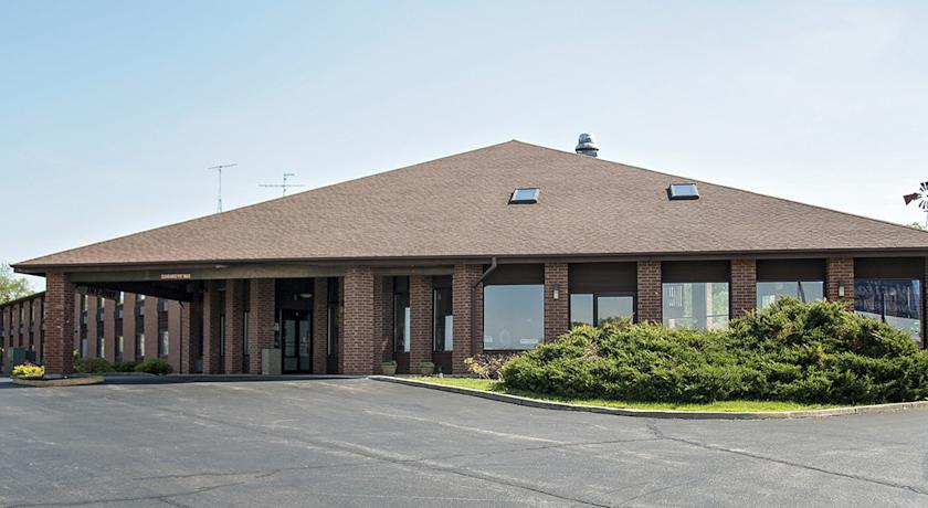 Heritage Inn & Suites Harvard