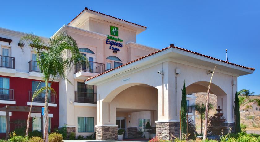 Holiday Inn Express & Suites Lake Elsinore