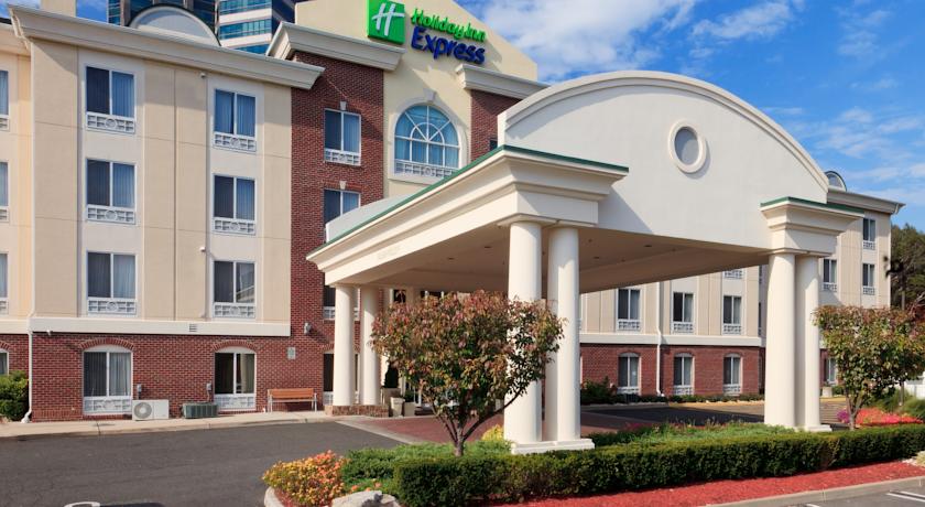 Holiday Inn Express & Suites Tower Center - New Brunswick