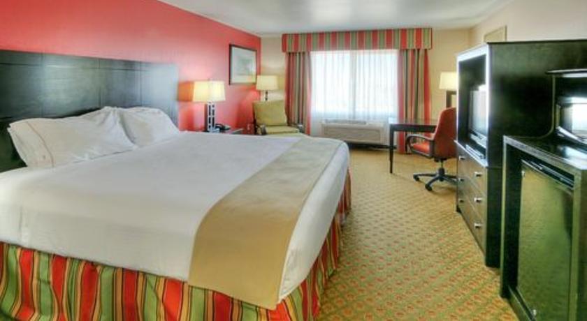 Holiday Inn Express & Suites Tucumcari