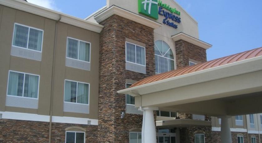 Holiday Inn Express & Suites Wichita Airport Northwest