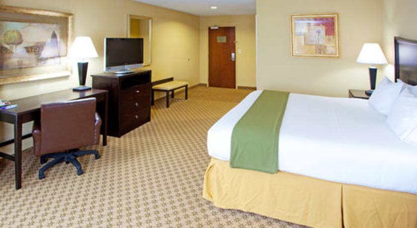 Holiday Inn Express and suites Chestertown