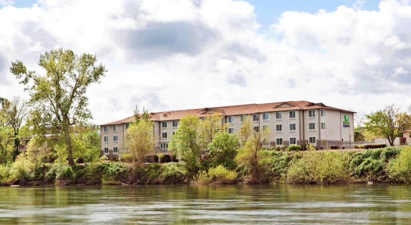 Holiday Inn Express Corvallis-On the River