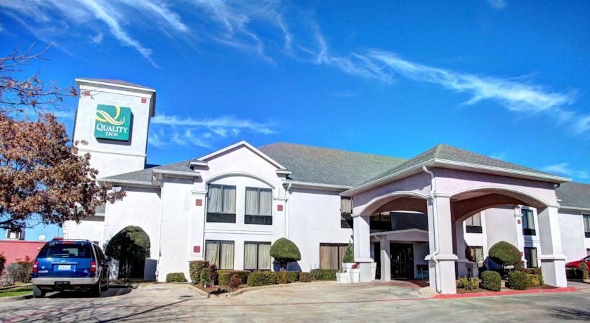 Holiday Inn Express Hillsboro i-35