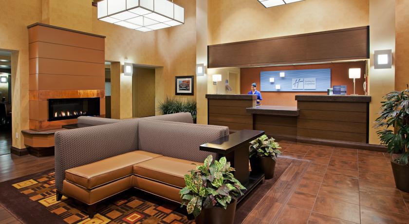 Holiday Inn Express Hotel & Suites Belmont