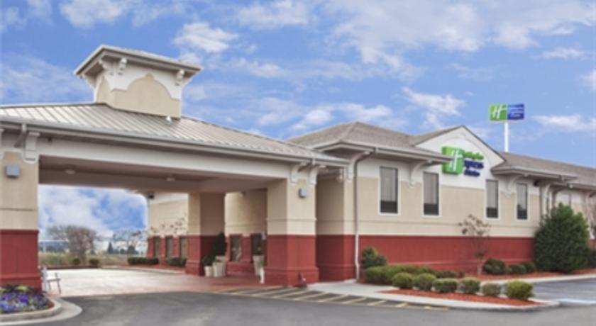 Holiday Inn Express Hotel & Suites Calhoun