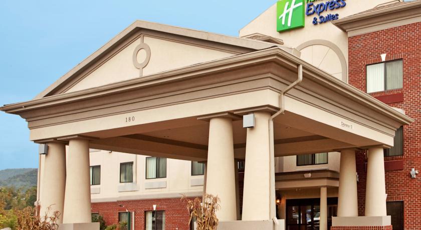Holiday Inn Express Hotel & Suites Claypool Hill-Richlands Area
