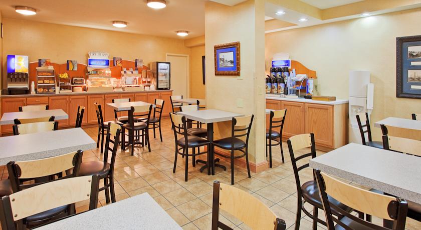 Holiday Inn Express Hotel & Suites Fort Payne