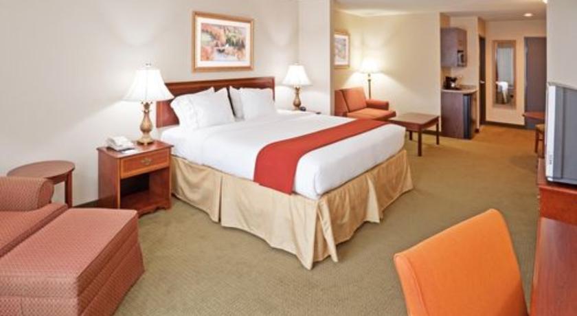 Holiday Inn Express Hotel & Suites Franklin - Oil City