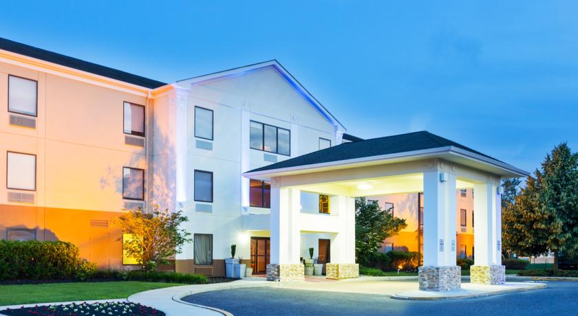 Holiday Inn Express Hotel & Suites Mount Holly