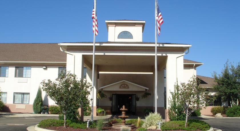 Holiday Inn Express Hotel & Suites Raton