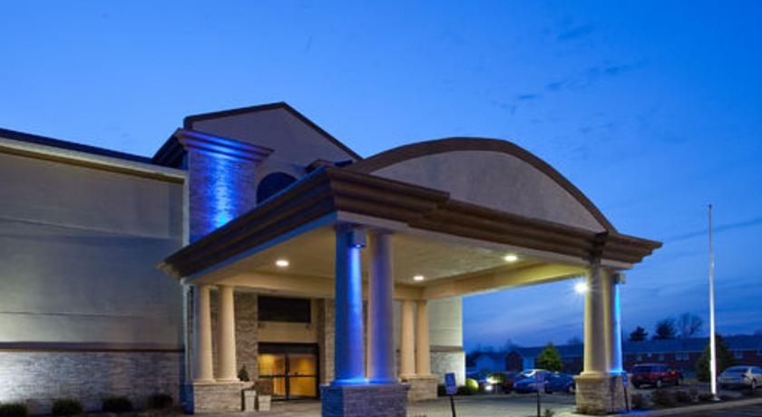 Holiday Inn Express Hotel & Suites Wauseon