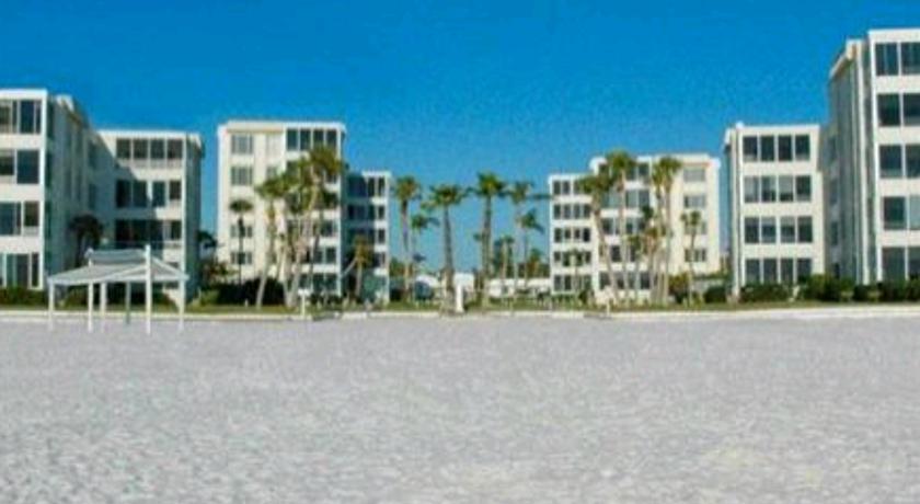 Island House Beach Resort