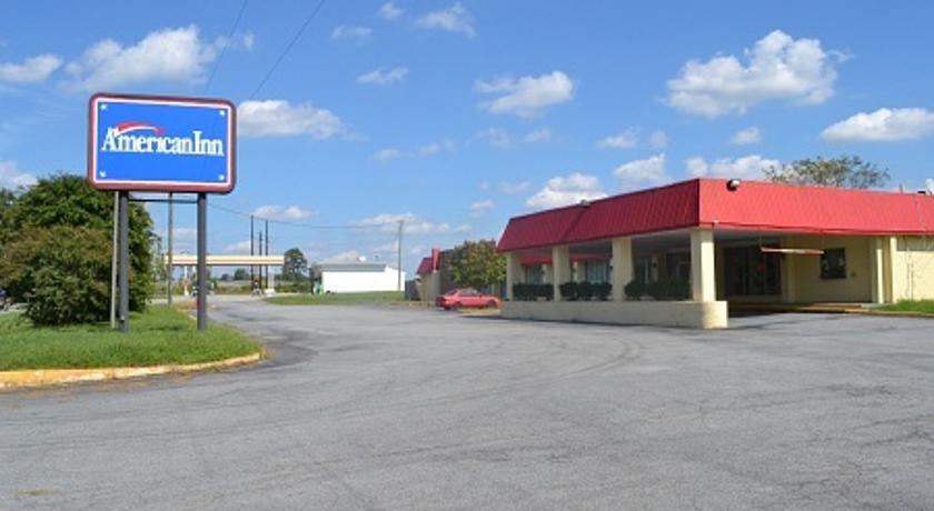 Knights Inn SkipperEmporia Area