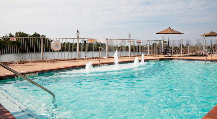 La Quinta Inn & Suites Bridge City