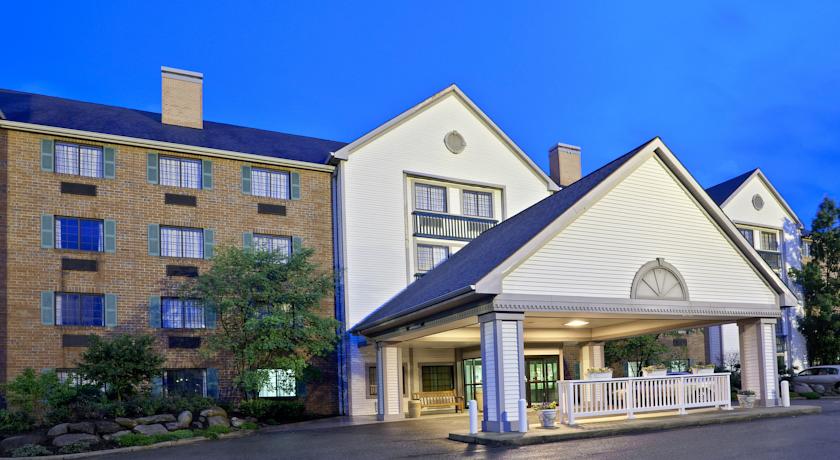 La Quinta Inn & Suites Cleveland Macedonia