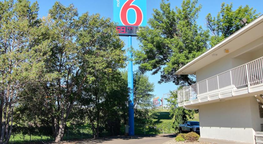 Motel 6 Bismarck - 173
