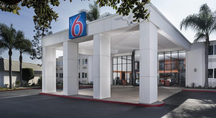 Motel 6 Carson