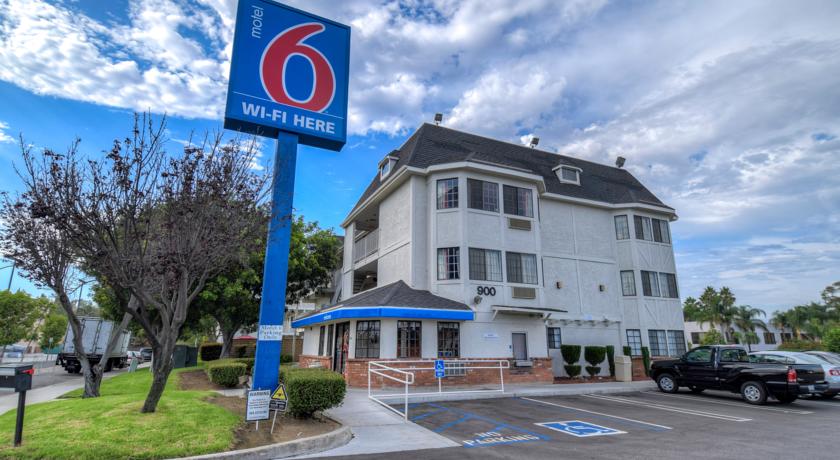 Motel 6 Escondido