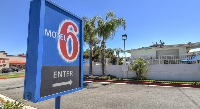 Motel 6 Fontana