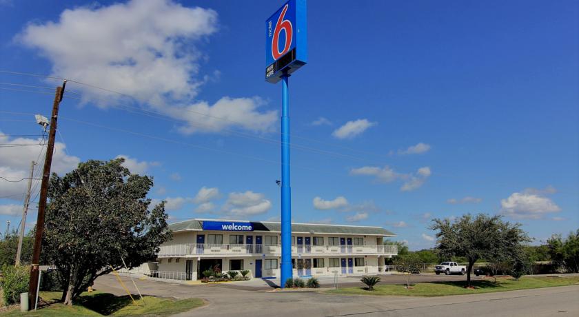 Motel 6 Kingsville
