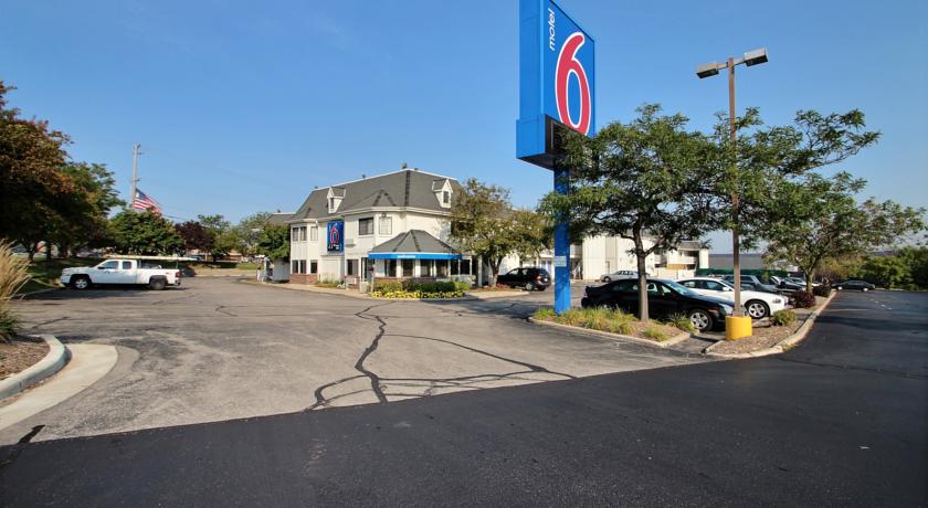 Motel 6 Milwaukee West - Brookfield
