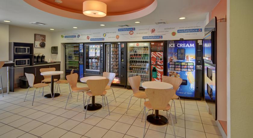 Motel 6 Northlake Speedway