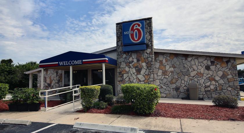 Motel 6 Palm Bay