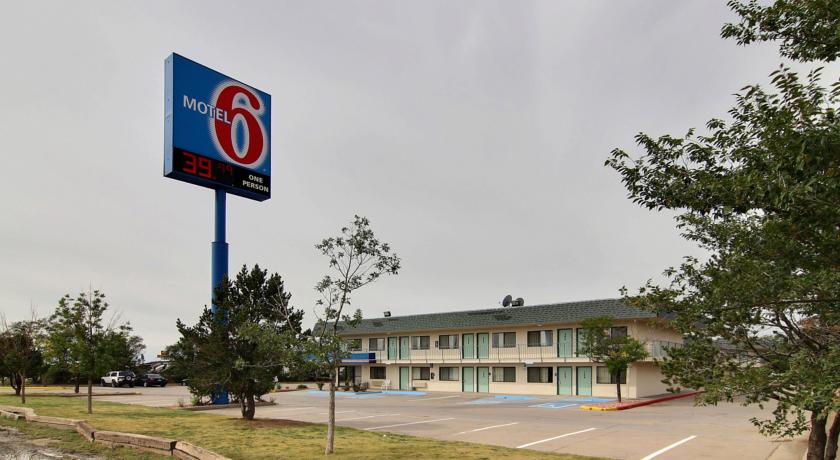 Motel 6 Raton
