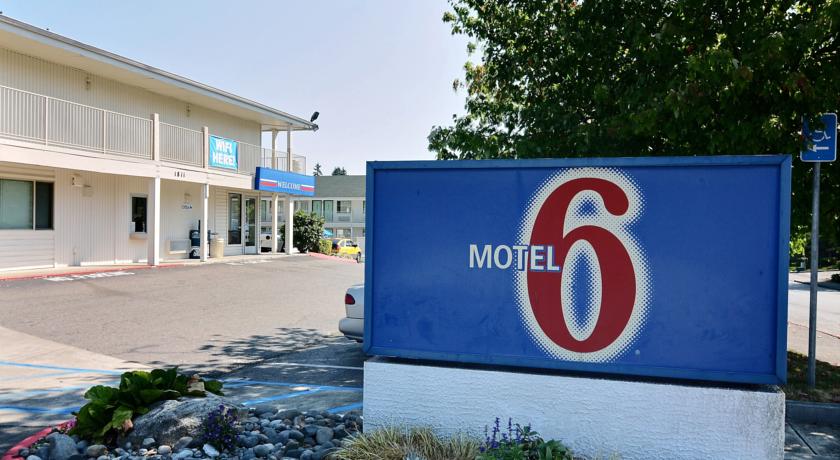Motel 6 Tacoma South