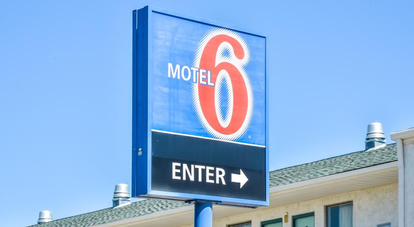 Motel 6 Topeka West