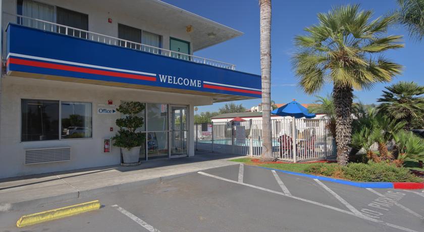 Motel 6 Tulare