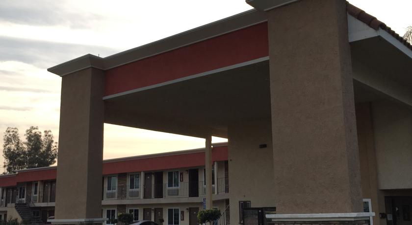 Ontario Inn & Suites