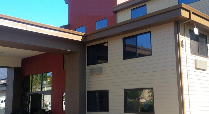 Oxford Suites Gladstone