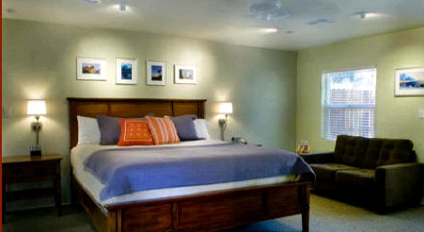 Queens Inn By The River