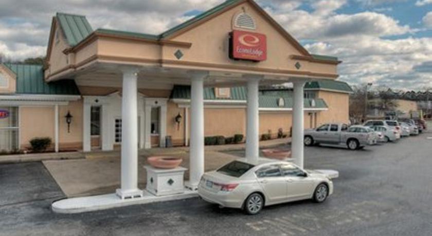 Ramada Inn and Suites Lumberton