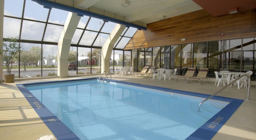 Red Roof Inn & Suites Cleveland - Elyria