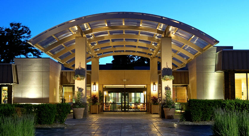 Sheraton Milwaukee Brookfield