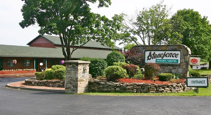 Stone Fence Resort Motel