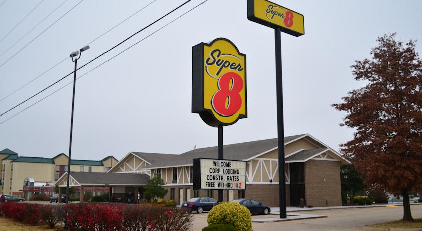 Super 8 Bentonville