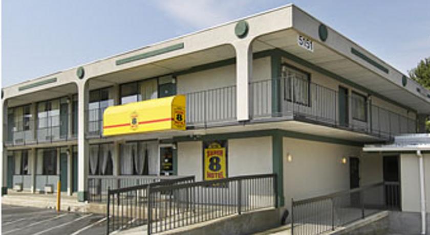 Super 8 Camp Springs - Andrews AFB DC Area