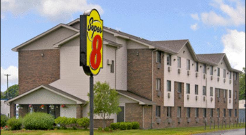 Super 8 ClawsonTroyDetroit Area