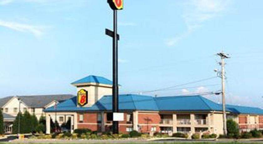 Super 8 Dandridge