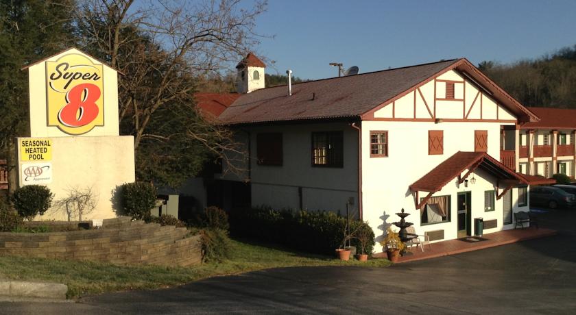 Super 8 Helen