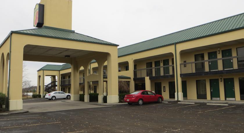 Super 8 Knoxville East