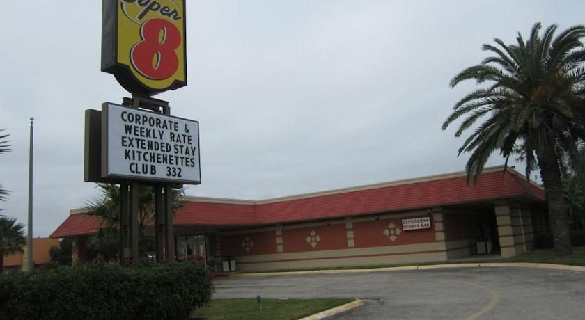 Super 8 Lake JacksonClute