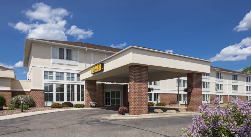 Super 8 Menomonie