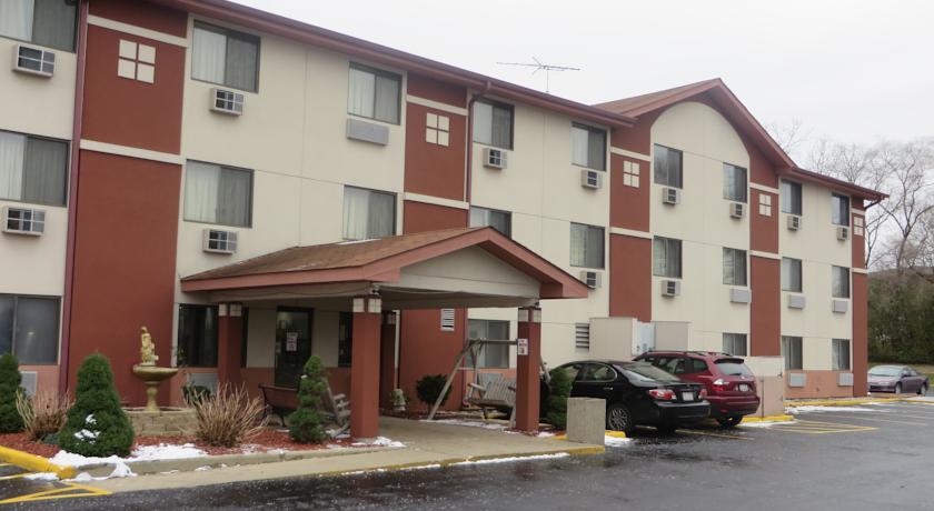 Super 8 MundeleinLibertyville Area