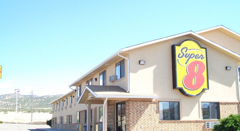Super 8 Nephi